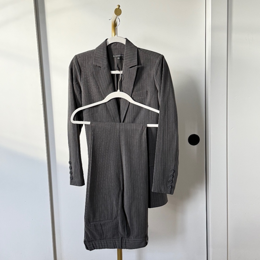 Adrianna Papell Grey Pinstripe Blazer and Trousers Suit Set - XS